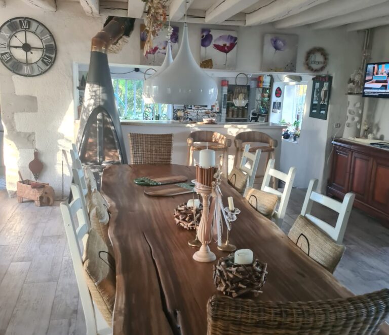 Chambres d'hotes dans maison de caractère en pierre au bord de loire Rochefort sur Loire (1)