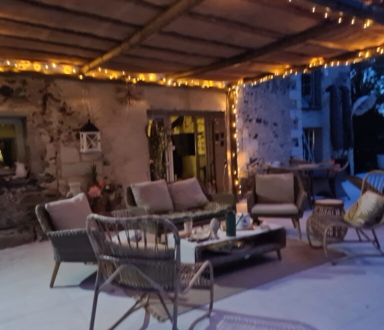 Chambres d'hotes dans maison de caractère en pierre au bord de loire Rochefort sur Loire (23)